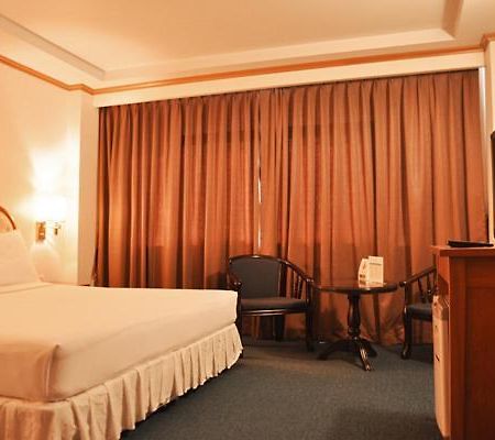 Western Grand Hotel Ratchaburi Bagian luar foto